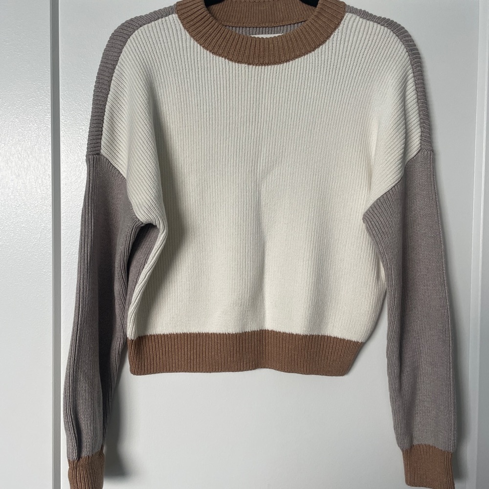 Abercrombie & Fitch Women's Sweater in Cream, Brown, and Gray